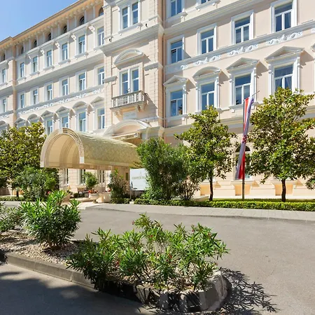 Kvarner Palace 호텔 4*