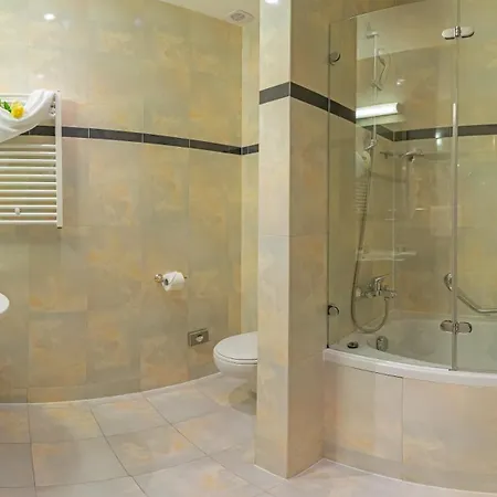 Kvarner Palace 호텔 4*