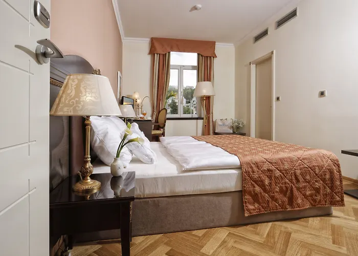 克瓦内尔宫酒店 酒店 4*