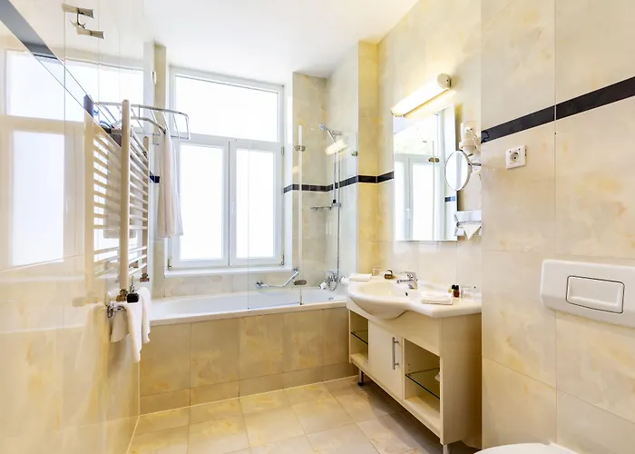 克瓦内尔宫酒店 酒店