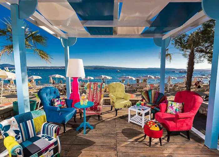 克瓦内尔宫酒店 4* 茨里克韦尼察