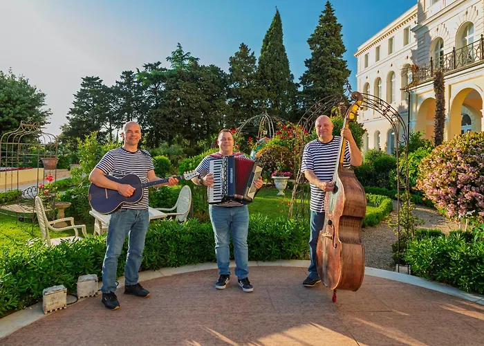 克瓦内尔宫酒店 4*